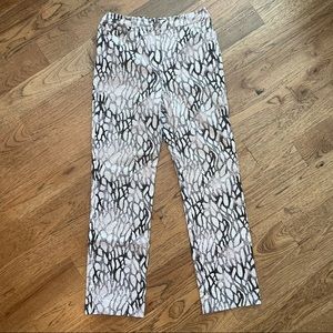 St. John Sport White with Black and Grey All Over Print 5 Pocket Jeans Size 8